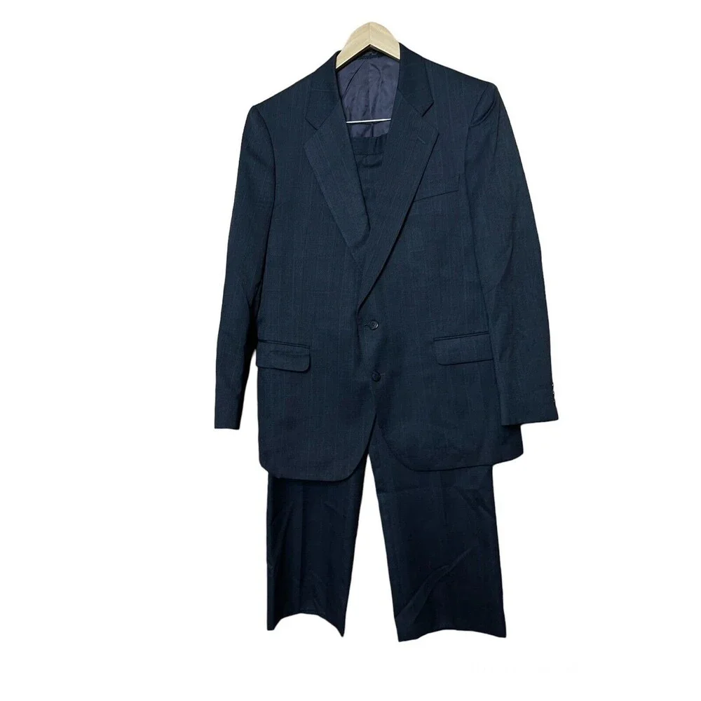 Vintage Tailored Elegance by Victors Washington Mall Suit 43R Mens Pin Striped‎